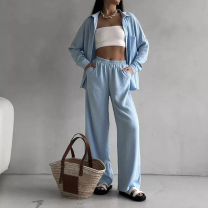 Elegante vrouwelijke set bestaande uit shirt en broek
