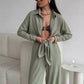 Elegante vrouwelijke set bestaande uit shirt en broek