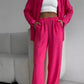 Elegante vrouwelijke set bestaande uit shirt en broek