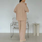 Elegante vrouwelijke set bestaande uit shirt en broek