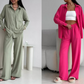 Elegante vrouwelijke set bestaande uit shirt en broek