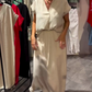 Verfijnde tweedelige zomeroutfit:  basic V-hals top + coole rok