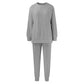 Tweedelige set van een comfortabele sweater en broek voor dames