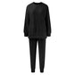Tweedelige set van een comfortabele sweater en broek voor dames