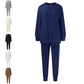 Tweedelige set van een comfortabele sweater en broek voor dames