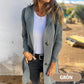 Dames vest met capuchon en knoopjes