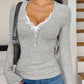 Dames V-Hals Top met Lange Mouwen en Kantpatchwork